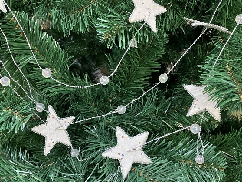 Новогоднее украшение на елку блестящие звезды 1,6 м Е70622 белый