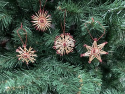 Новогоднее украшение из соломы на елку 16 шт Н63449 красный